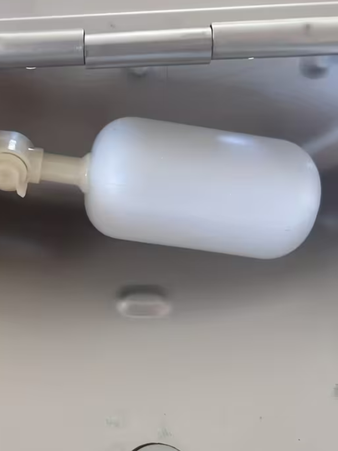 The automatic water filling pet bowl